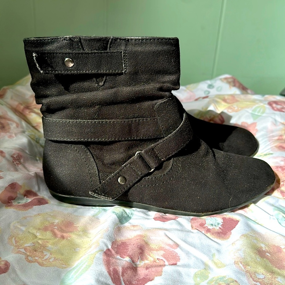 Women’s Bongo Boots Flat Sole Size 6